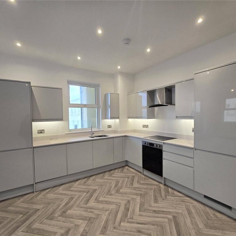 3 bedroom flat to rent - Photo 1
