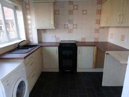 2 Bed End Terrace, Springfields, NG2 - Photo 4