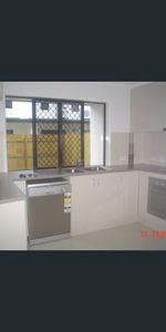 In town and close to schools and shops - Photo 3