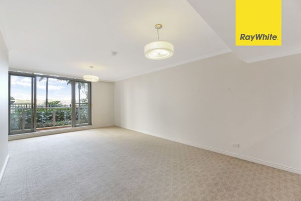 PRIME POSITION WITH MOMENTS TO SHOPS AND BAY RUN...CALL 0421 579 502 - Photo 1