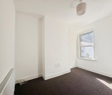 4 bedroom terraced house to rent - Photo 4