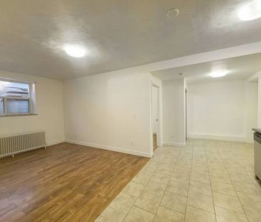 Large 1 bed 1 bath apartment available Immediately! - Photo 1