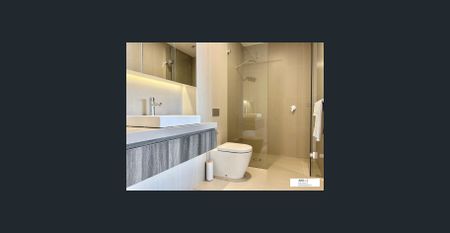 1 bedroom, 1 bathroom, 1 car park and large balcony next to Highpoint - Photo 2