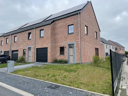 Drie slaapkamer EENGEZINSWONING met garage & tuin - Photo 3