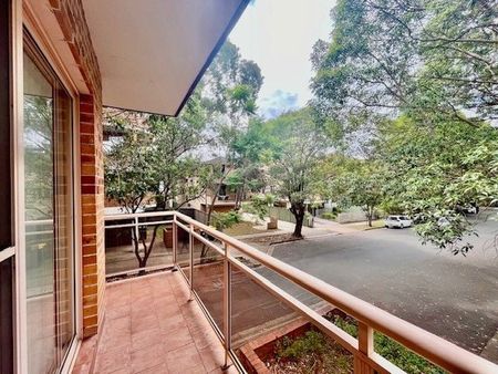 Freshly Painted Townhouse in Perfect Location! - Photo 4