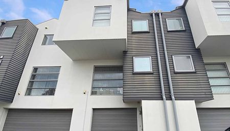 Modern Two Double Bedroom Apartment - Photo 2