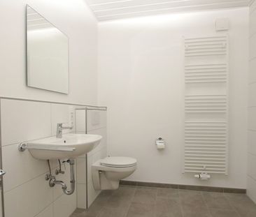 Renoviertes, ebenerdiges Reihenendhaus mit Terrasse und Garage in B... - Photo 5