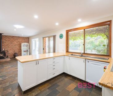 Furnished 4 Bedroom Home with Stunning Views - Photo 4