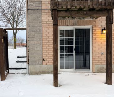 For Lease - 331 Spruce Grove Crescent Unit# Lower, Newmarket, Ontario - Photo 2