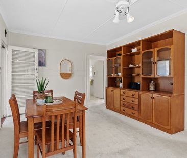 Neat and tidy home in excellent location - Photo 3