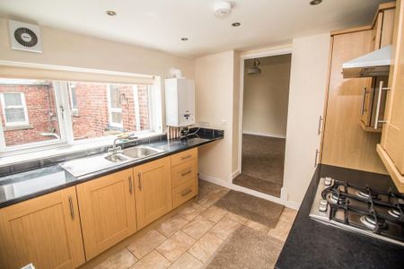 2 bedroom flat to rent - Photo 2