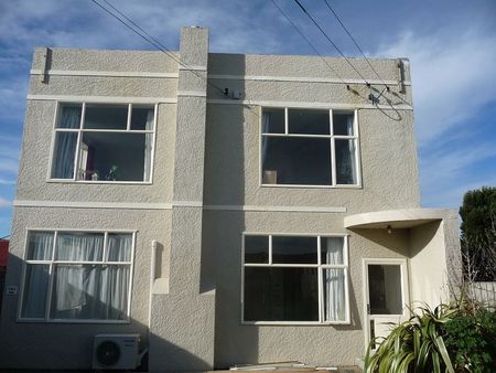 Sunny, spacious and peaceful in St Kilda - Photo 2