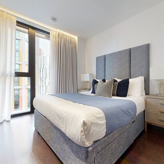 3 Bed Flat, Charles Clowes Walk, SW11 - Photo 1