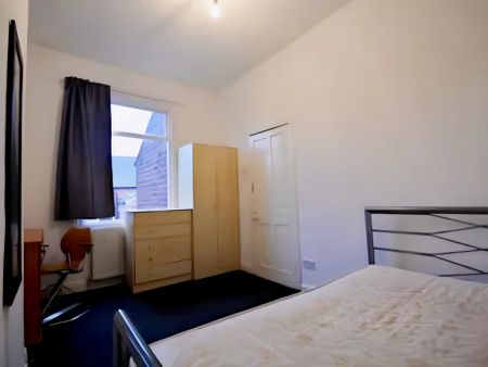 3 Bed 1 Bath - Photo 4