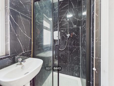 Property to rent - Photo 5