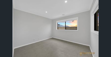 Bright and Spacious Family Home In Manor Lakes!!! - Photo 3