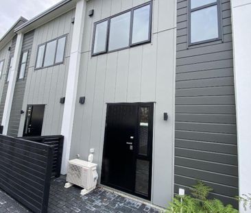 Spacious 2 Bedroom Townhouse - Photo 1