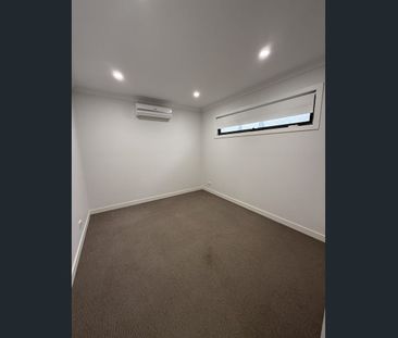 Please contact catie@sweeneyea.com.au for private inspections. - Photo 3