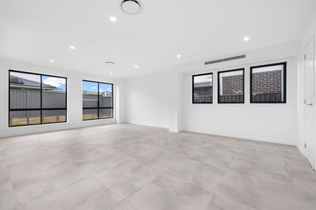 164 Diamondback Parade, Marsden Park NSW 2765 - House For Rent | Domain - Photo 2