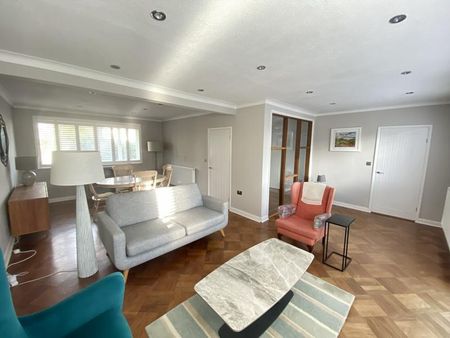 4 bedroom detached house to rent - Photo 3