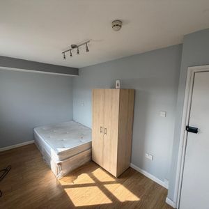 Studio Flat, Waters Road, SE6 - Photo 2