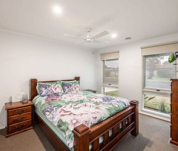 Freshly Renovated Family Home! - Photo 6