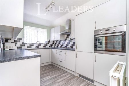 3 bedroom semi-detached house to rent - Photo 5