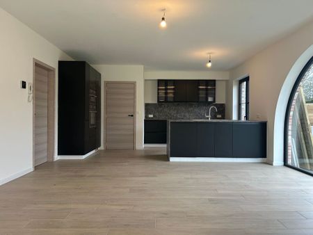 Lichtrijk gelijkvloers appartement met westgerichte tuin in Oosterzele - Photo 2