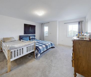 For Lease - 33 Pumpkin Corner Crescent, Barrie, Ontario - Photo 3