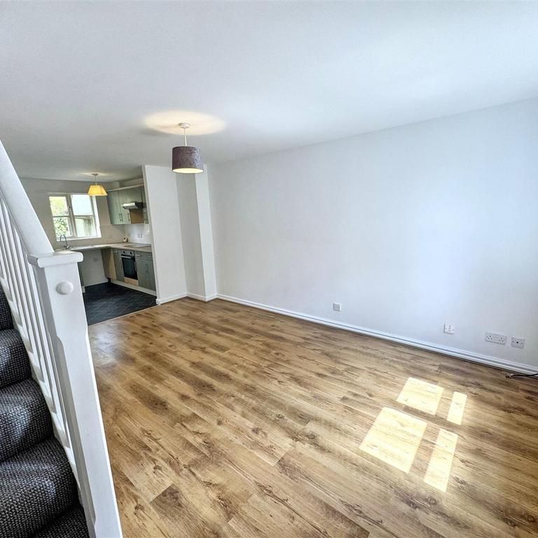 2 bedroom semi-detached house to rent - Photo 1