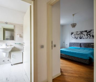 Moderno bilocale con terrazzo adiacente a corso Sempione - Photo 4