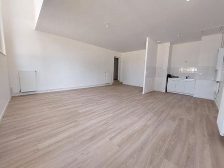 Location Appartement 6 pièces 116m² LOUVIERS 27400 - Photo 3