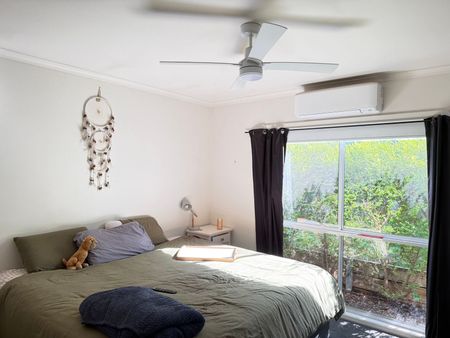 Spacious 4-Bedroom Family Home with a Pool - Photo 2