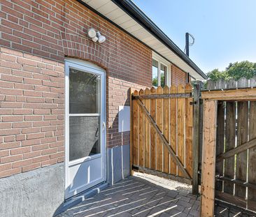 For Lease - 225 Septonne Avenue Unit# B, Newmarket, Ontario - Photo 2