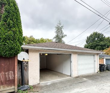 Charming 3 Bedroom Duplex In Kitsilano – Fenced Backyard & Water Included - Photo 2