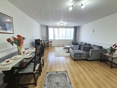 3 bedroom flat to rent - Photo 2