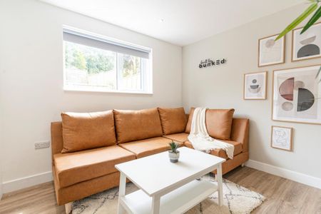 4 bedroom terraced house to rent - Photo 3