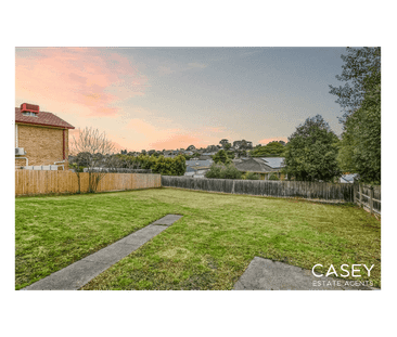 Spacious Family Home in a Prime Location! - Photo 3