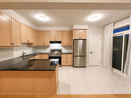 For Lease - 658 Fenwick Way, Barrhaven, Ontario - Photo 3