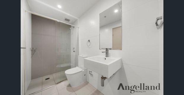 Sunny And Super Convenient Apartment In Heart Of Burwood - Photo 1