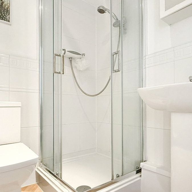 2 bedroom property to rent - Photo 1
