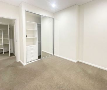 Nearly Brand New Luxury Apartment in Hurstville&excl;&excl; - Photo 1