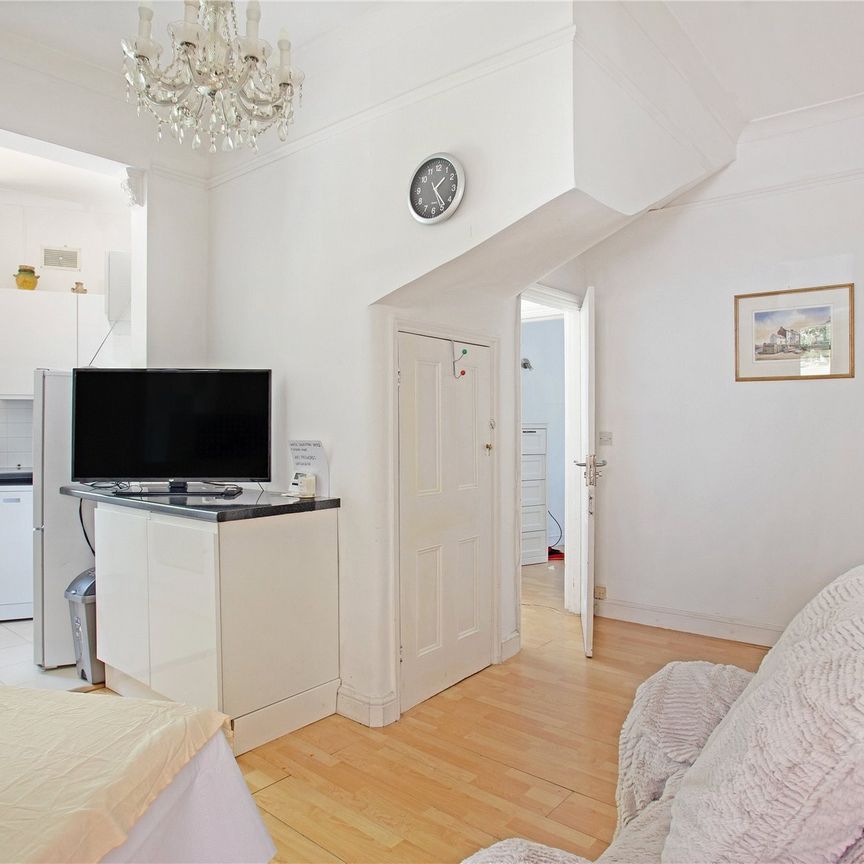 Victor Villas, Chiswick Common Road, Chiswick, London, W4 flat to rent - Photo 1