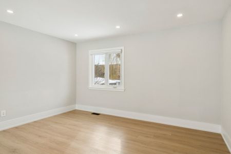 For Lease - 260 Hillside Drive, Mississauga, Ontario - Photo 2