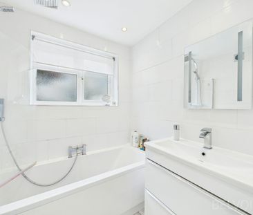 Terraced House to rent on - Photo 5