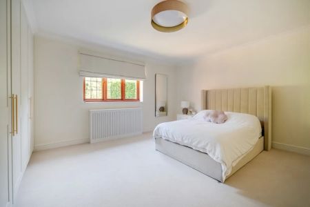 5 bedroom detached house to rent - Photo 4