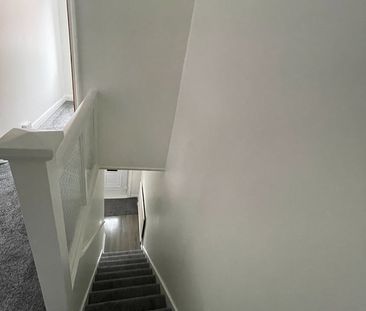 3 Bed Terraced House, Thornton Avenue, LS12 - Photo 2