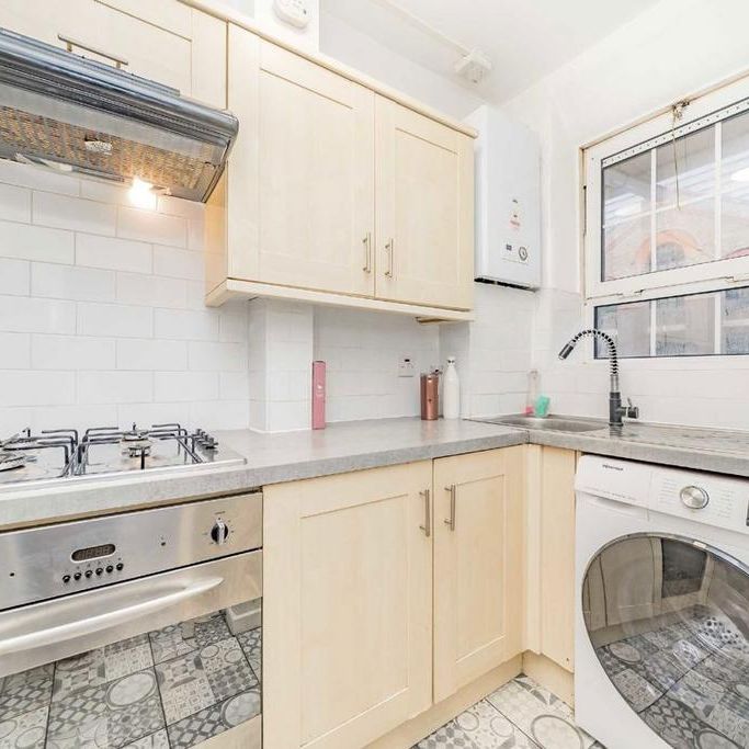 3 bedroom flat to rent - Photo 1