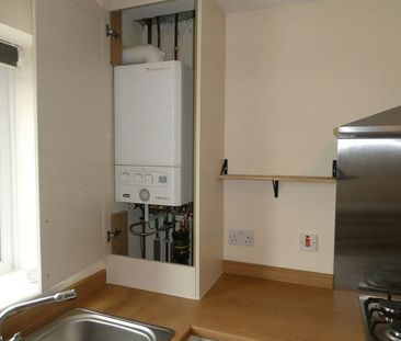 Terraced House to rent on - Photo 3