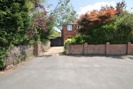 3 bedroom detached house to rent - Photo 3
